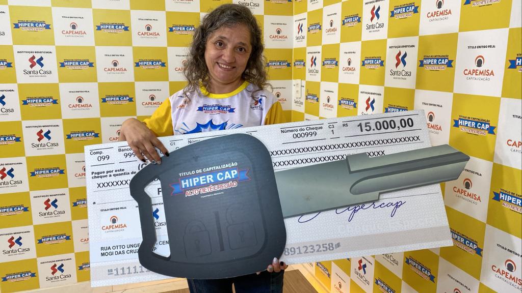 Professora de Guaianases ganha pela segunda vez no Hiper Cap, e agora, levou sozinha um Creta mais 15 mil reais.